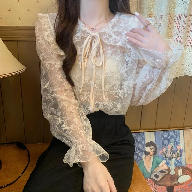 Women's Korean Style Doll Collar Lace Shirt